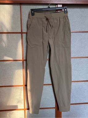 Lululemon Joggers Beige Medium